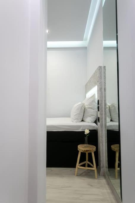 μarble Suite. 40sqm Center. Gas Heating. Private Entrance.secured24h Appartement