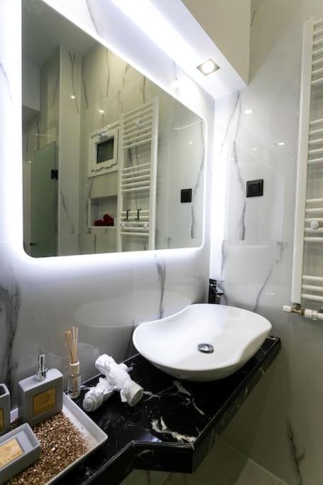 Appartement μarble Suite. 40sqm Center. Gas Heating. Private Entrance.secured24h Thessaloniki